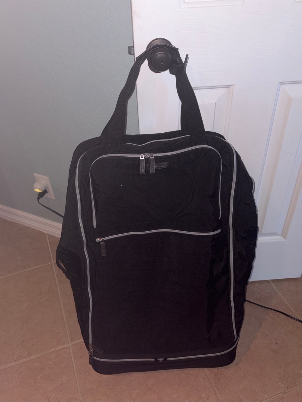 Biaggi ZipSak 31”foldable spinner Rolling Duffle Bag Luggage in black